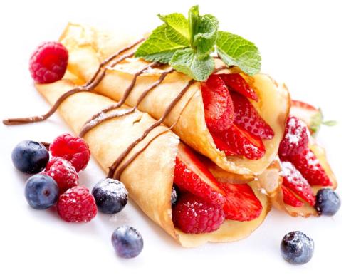 Crepes,With,Berries.,Crepe,With,Strawberry,,Raspberry,,Blueberry,And,Chocolate