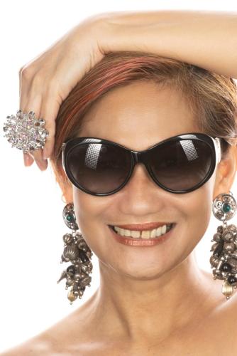 Lisa with black sunglases