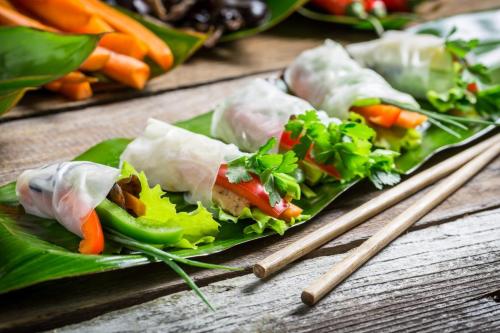 Chinese spring roll with vegetable and chicken