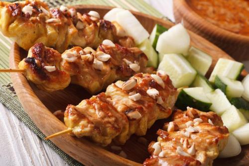 Chicken satay with peanut sauce