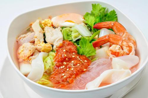 Thai noodles soup with shrimp and vege